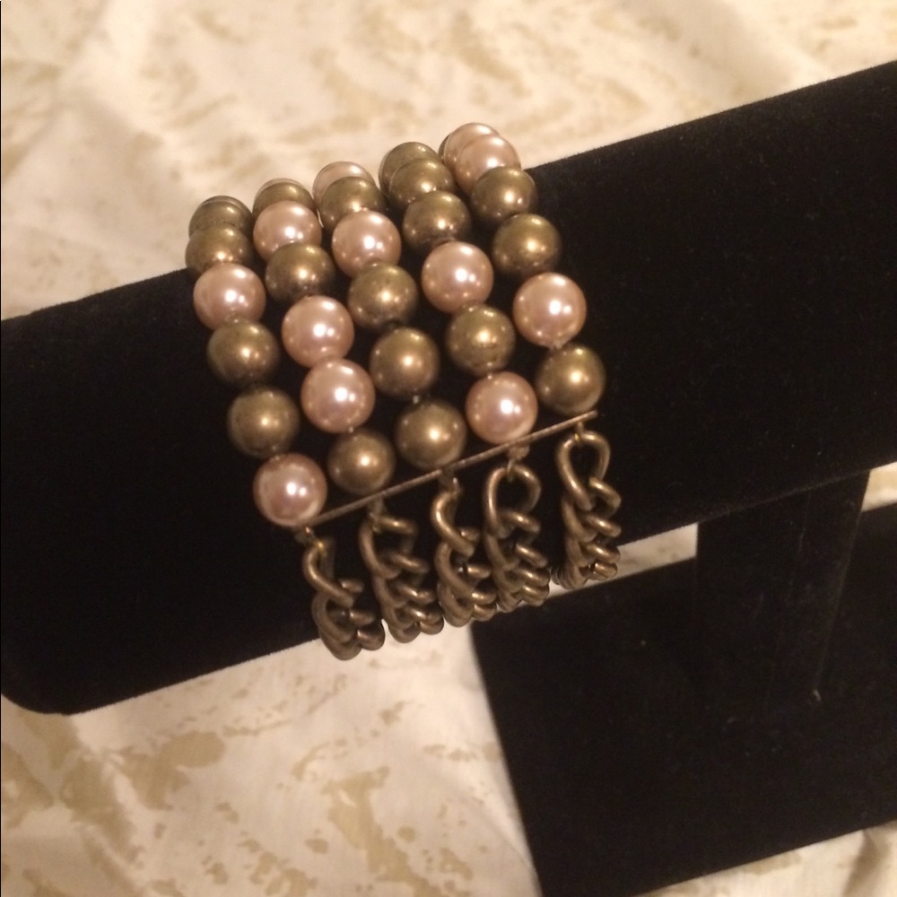 Sage and pink Pearl bracelet.
